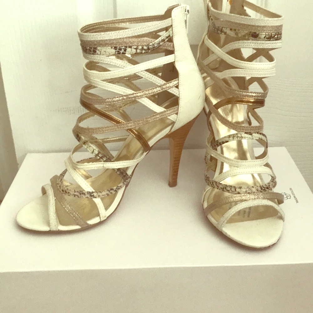 Size 8 peep toe shoes from Aldo. - Picture 1 of 3